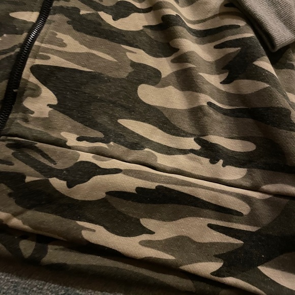 Long Zipper Cozy Camo Hoodie with thumb holes XS - Picture 5 of 6